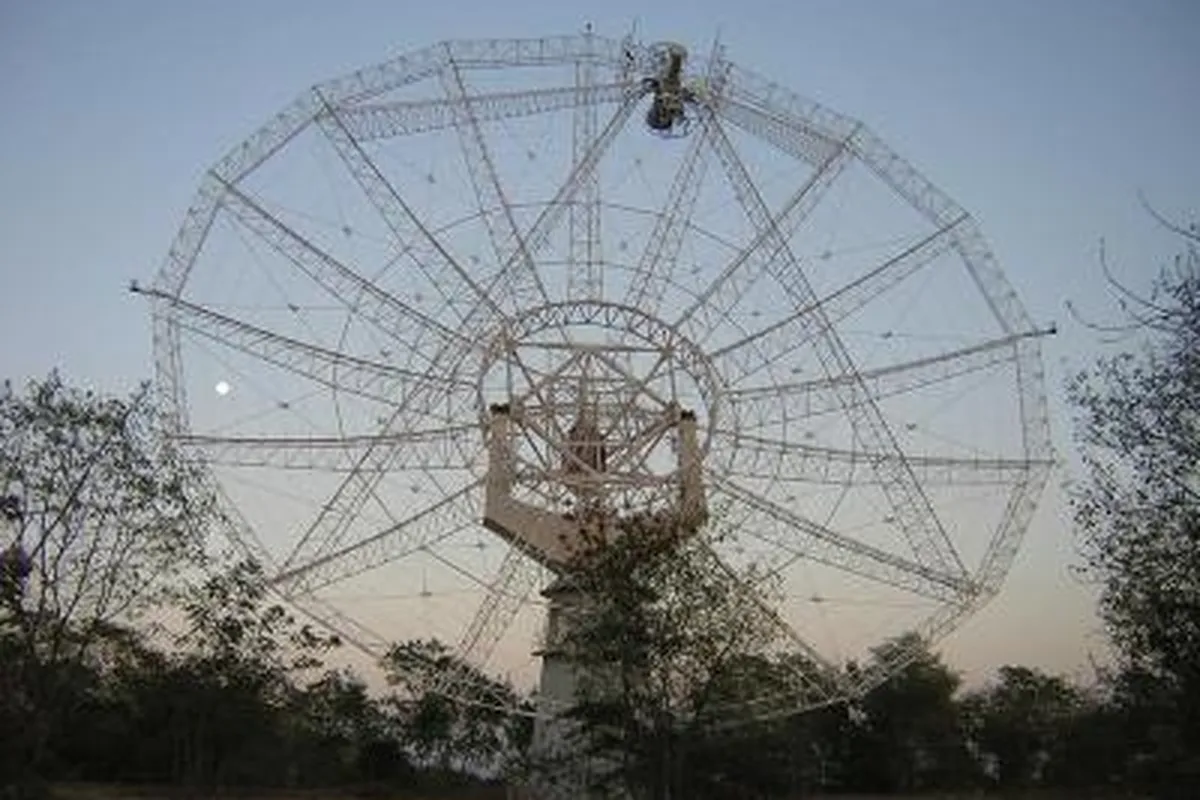 Giant Metrewave Radio Telescope antenna, near Pune